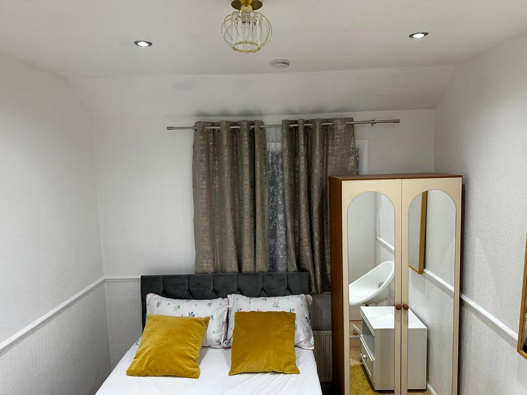 Double Room With Free Wifi Keedonwood Road Bromley Ngoại thất bức ảnh