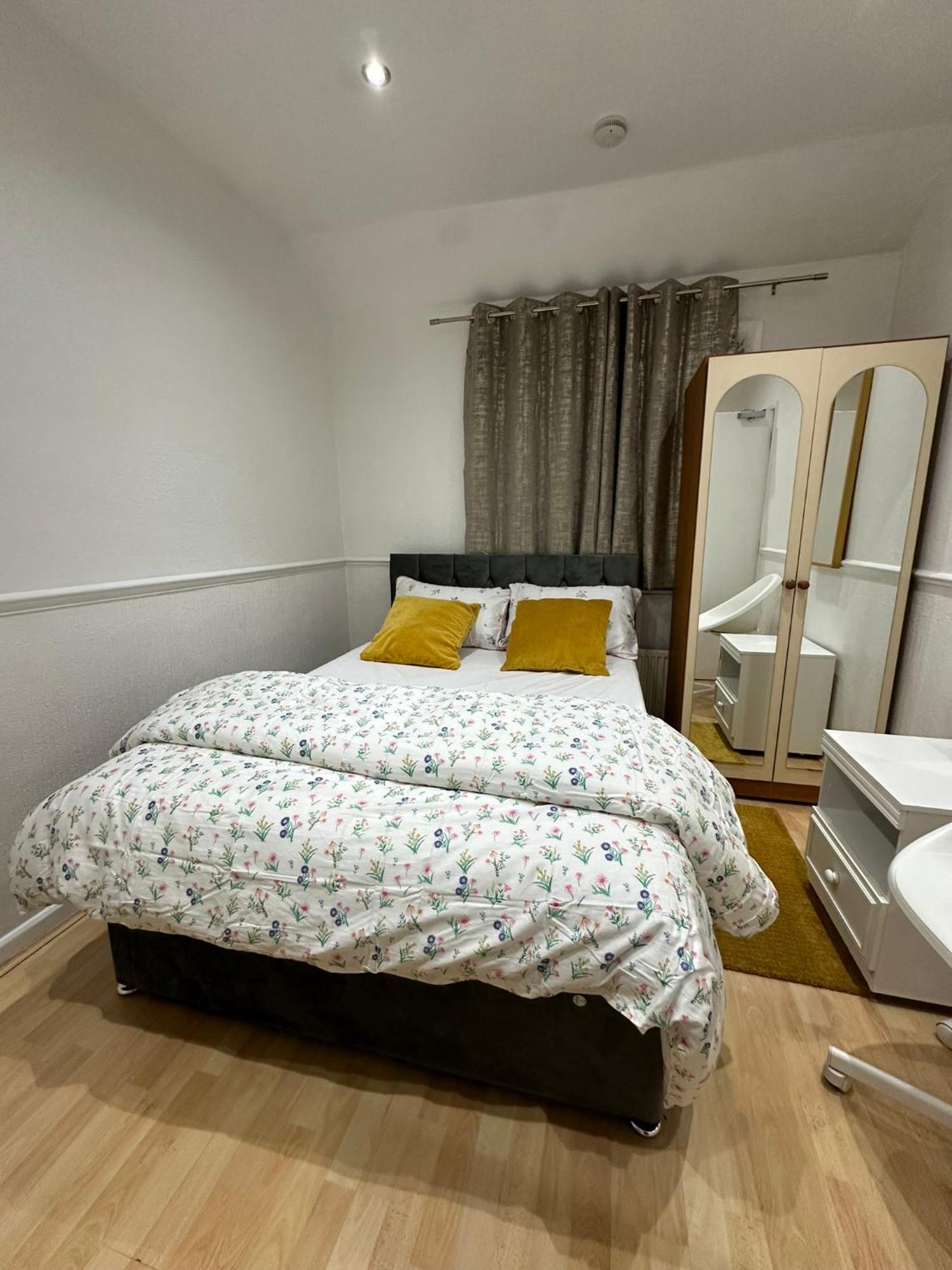 Double Room With Free Wifi Keedonwood Road Bromley Ngoại thất bức ảnh