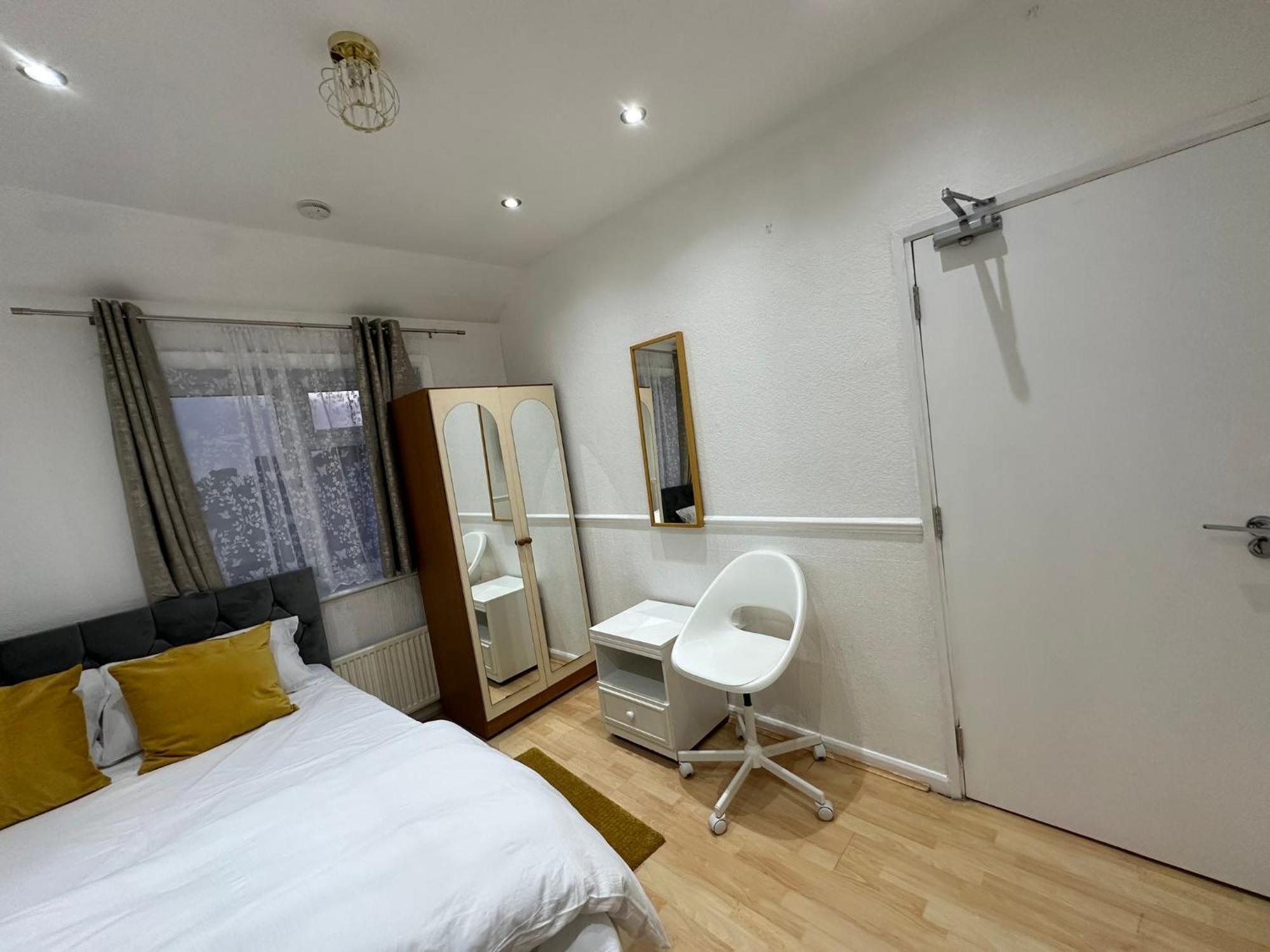 Double Room With Free Wifi Keedonwood Road Bromley Ngoại thất bức ảnh